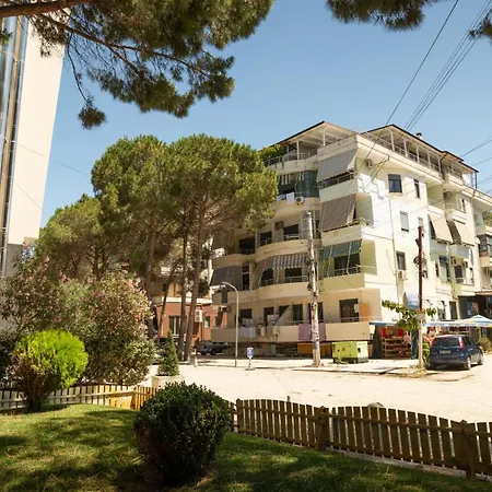 Ami Golem (Tirana)